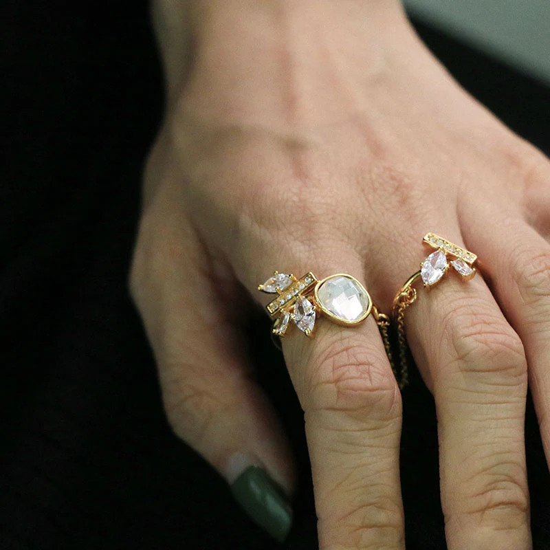 Elegant kæde dobbelt ring med forgyldt